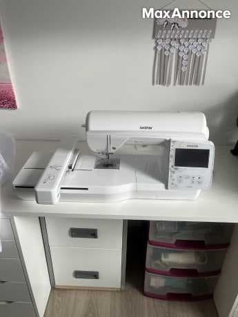 Machine à broder Innovis NV880E Brother