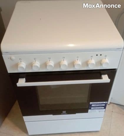 Cuisinière à gaz avec four électrique marque Electrolux