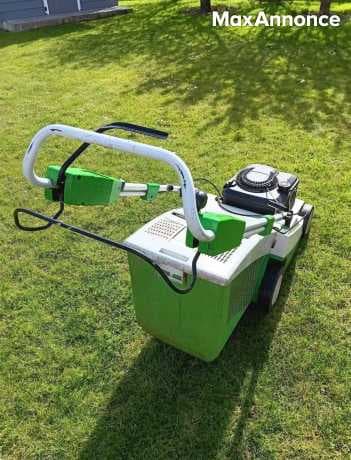Tondeuse auto tractée marque Viking 