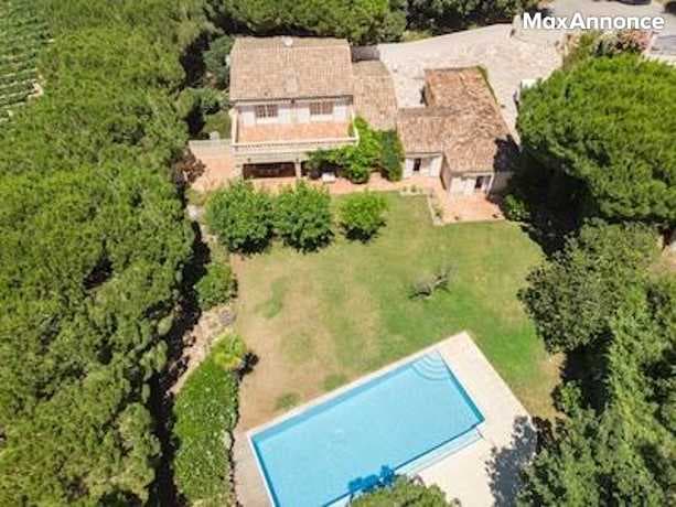 Magnifique villa avec piscine au milieu des vignes