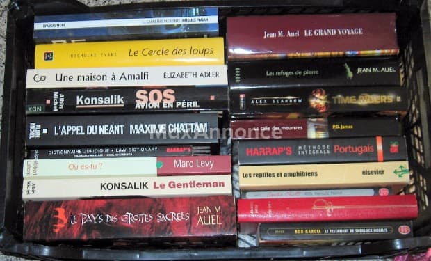 1 caisse de livres pour 10 euros.