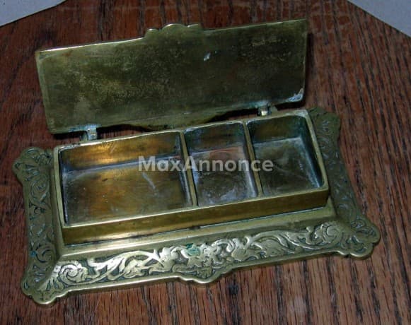 boite à timbres bronze doré.