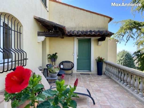 Magnifique maison 6 pièces de 200 m2 implantée