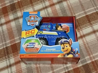 Voiture télécommande paw patrol tout neuf jamais servi 