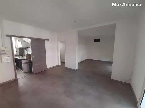  Rue Alain Péters 97400  2pièces 50m2