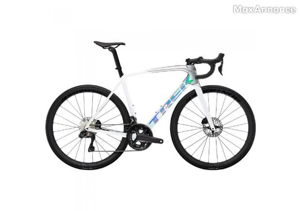 2023 TREK EMONDA SL 7 DISC ROAD BIKE - WORLD RACYCLES