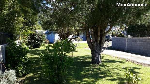 T5 avec dépendances, garage et jardins