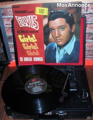 3 vinyles 33T Elvis Presley + 1 toutne disques.