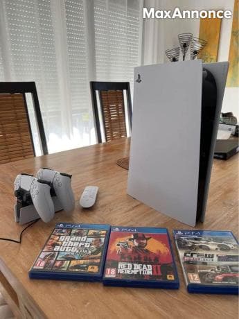 PS5 accompagnée de 3 jeux neufs y compris la facture d'achat
