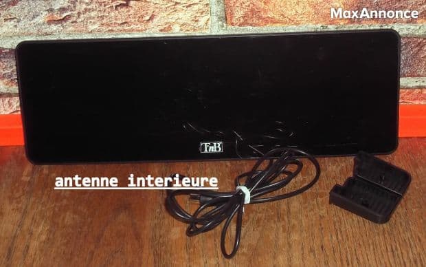 antenne avec ses accessoires pour pieces ou autres.