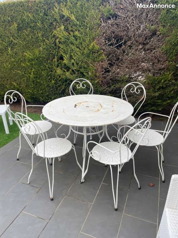 Table et chaises acier extérieur 