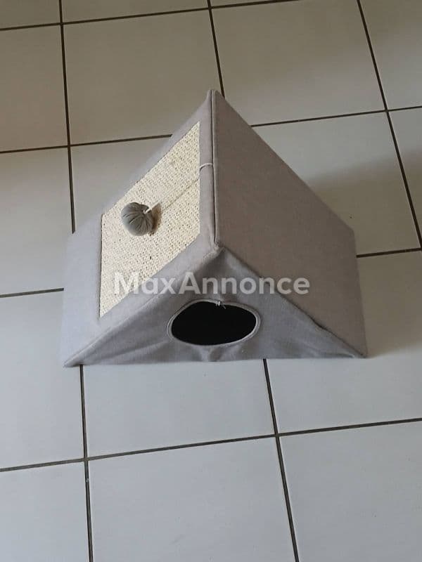Panier tipie pour chat très bon état complet 