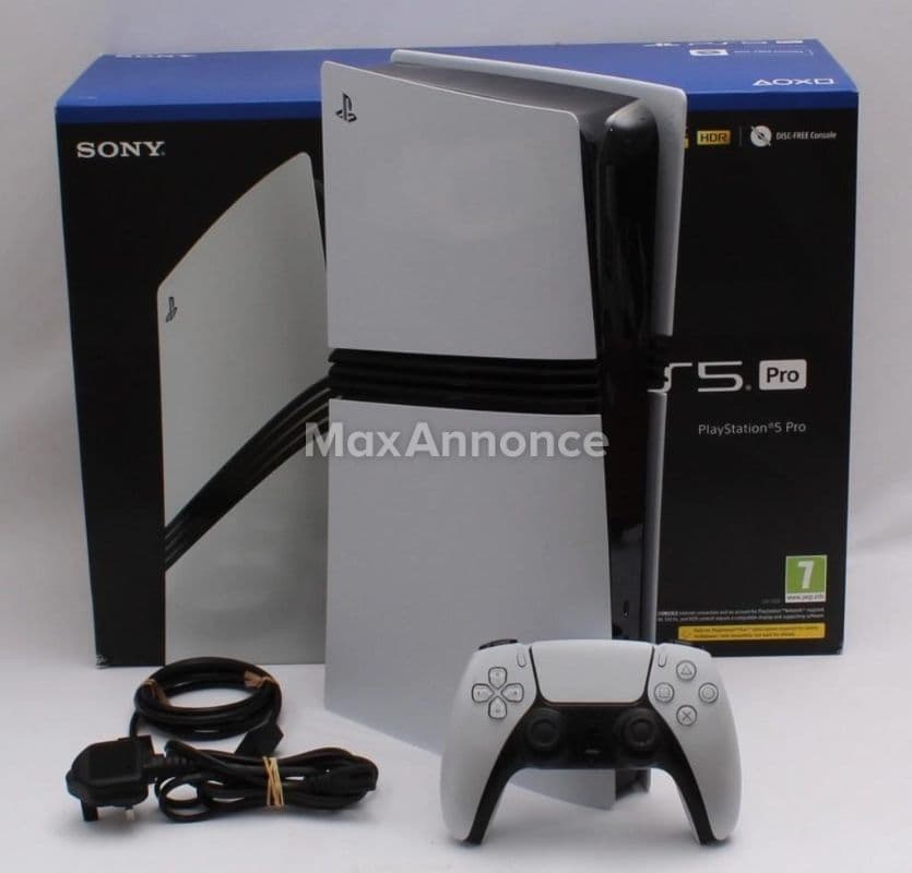 Sony PlayStation PS5 Pro et Microsoft Xbox Series X 2 To