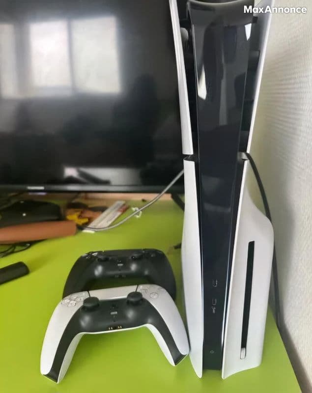 PS5 Slim 1 To + FIFA 25 (disque) + 2 manettes 