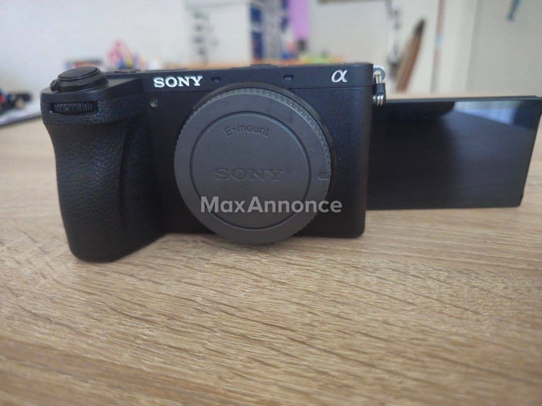 Sony Alpha 6700 accompagné d'un objectif 7artisans 50mm f/1.