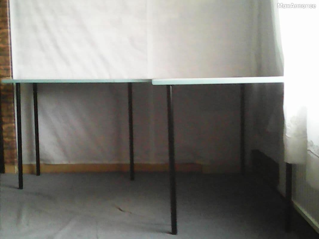 Table d'angle de bureau spécial PC aves passes cables
