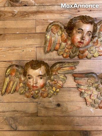 Trois têtes d'anges en bois sculpté XVIIIème siècle